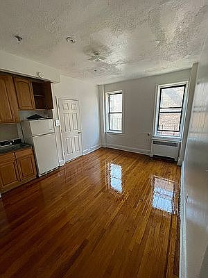 2nd image of 150 E 19th St APT 5B