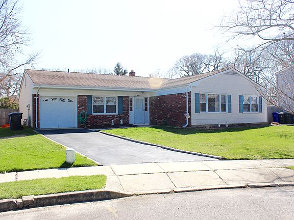 2nd image of 602 Senaroth Ct