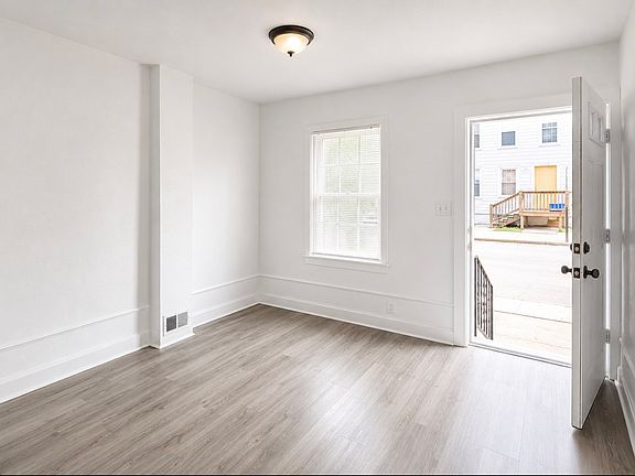 3rd image of 134 Thompson St #34