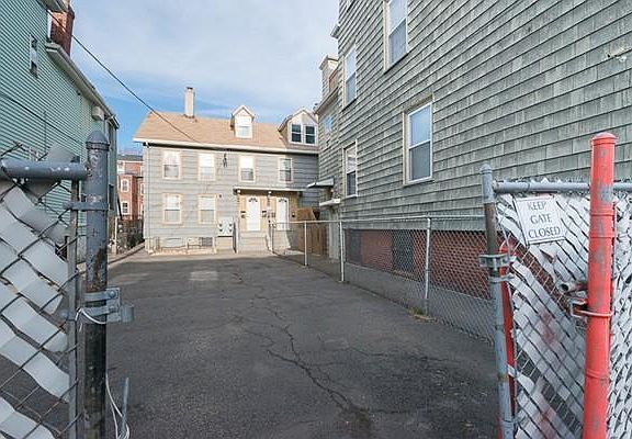 4th image of 216 Saratoga St #1A