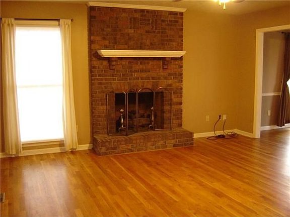 2nd image of 407 Timberlake Dr