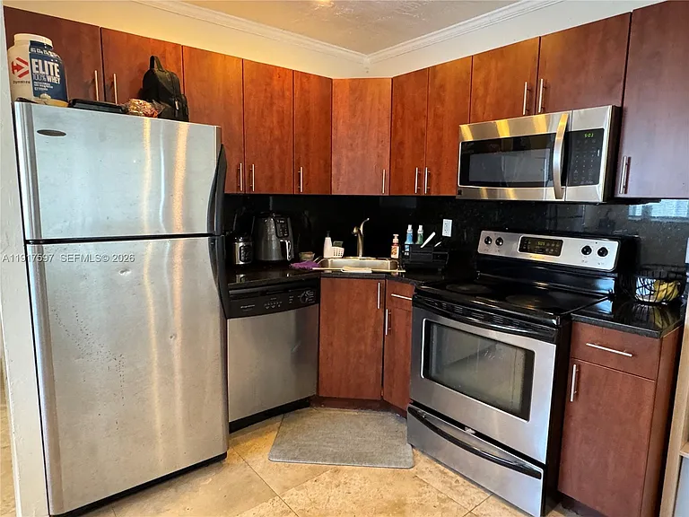 1856 NE 46th St #F8 — Photo 5