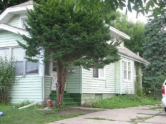 2nd image of 2311 Mulberry St