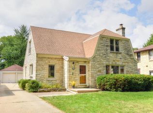 2545 N 83rd St, Wauwatosa, WI 53213