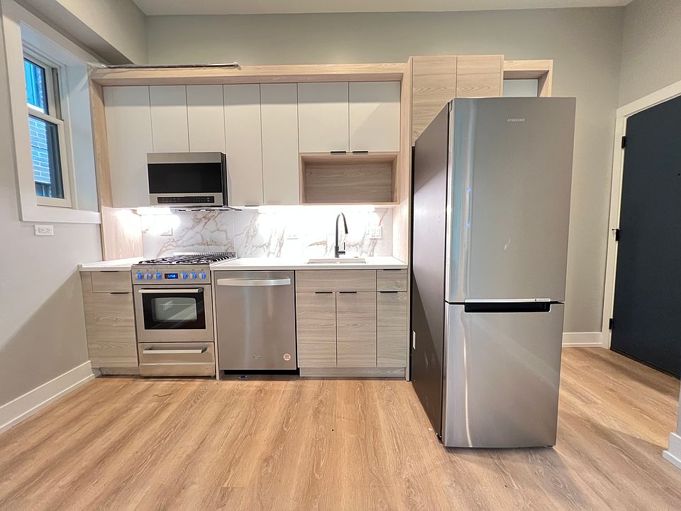 1st image of 448 W Barry Ave #201
