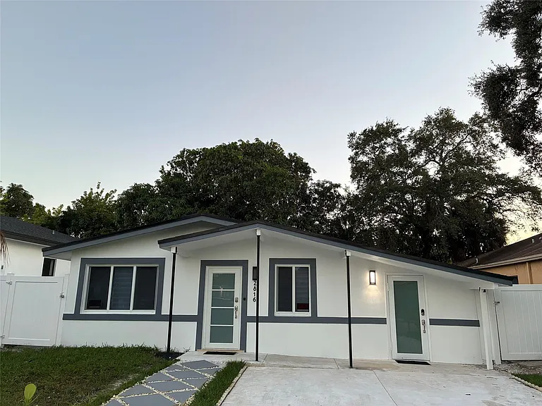 2816 NW 7th St — Photo 1