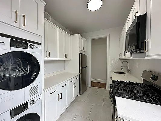 2nd image of 502 W 170th St APT 4