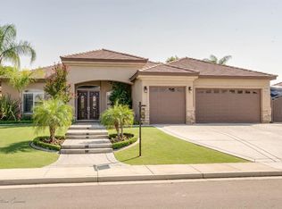 8301 Nine Iron Dr, Bakersfield, CA 93312