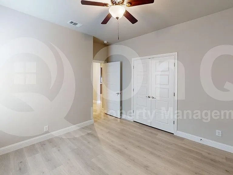 1005 Whitehall Ln — Photo 14