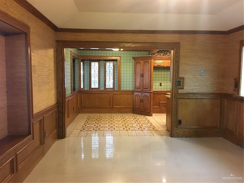 2nd image of 300 Zinnia Ave