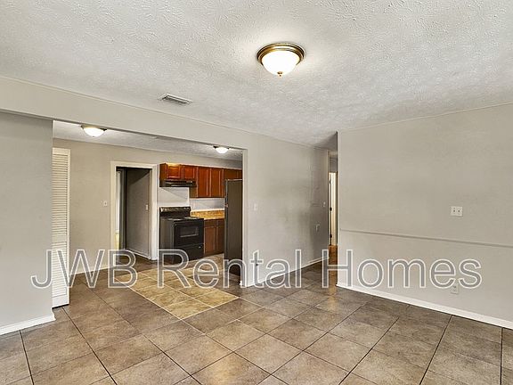 3rd image of 4705 Portsmouth Ave