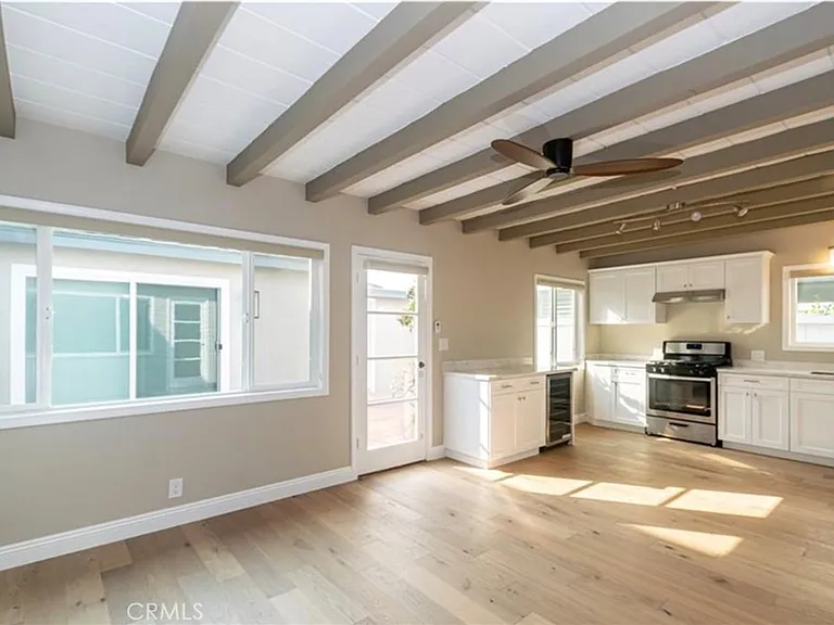 225.5 Marguerite Ave — Photo 1