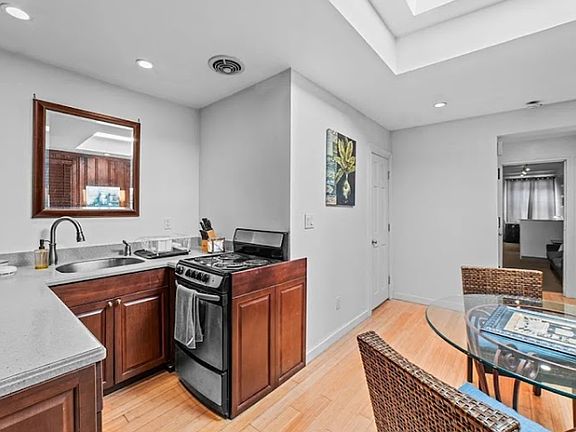 2nd image of 49 Charles St Ste 1