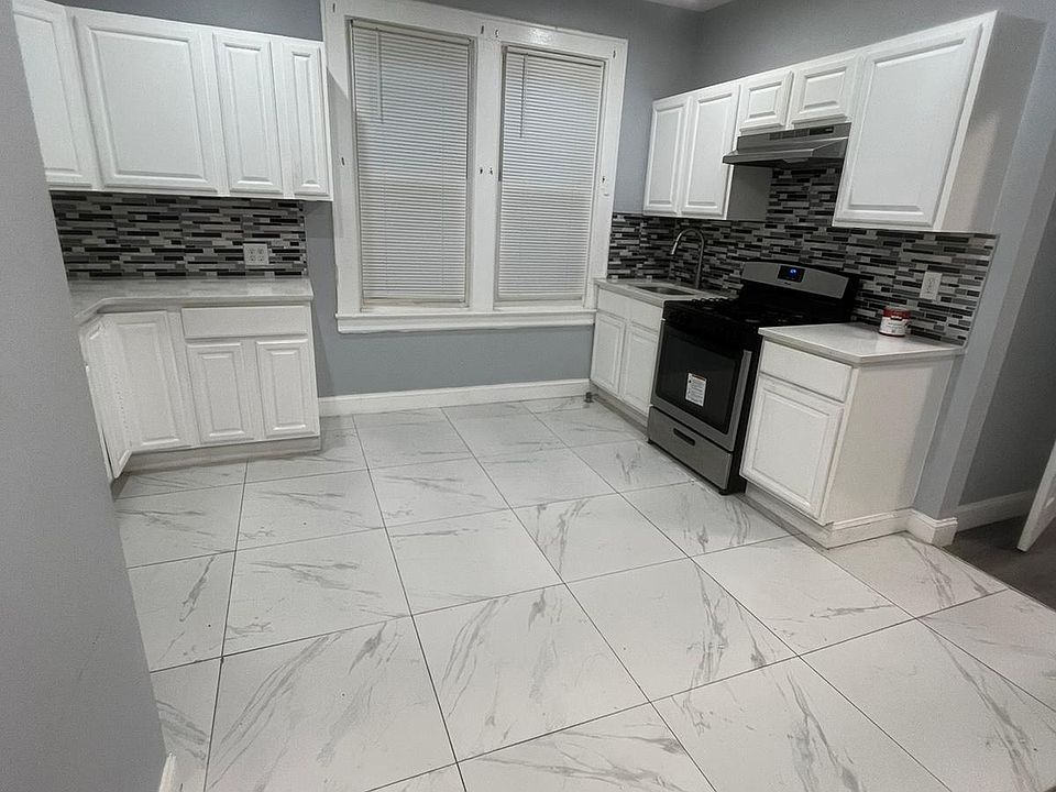 1st image of 356 Leslie St #1