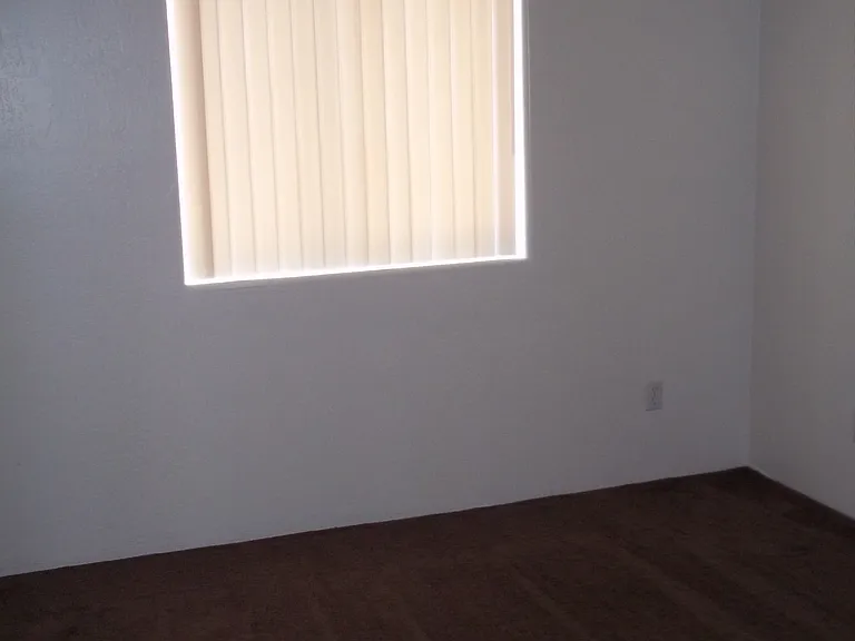1240 E Mountain View Rd — Photo 12