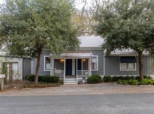 104 W Bell St, Fayetteville, TX 78940