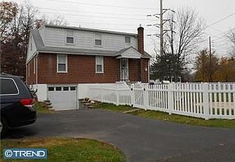 3rd image of 2075 Bergey Rd