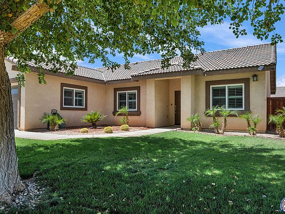 3rd image of 983 Santillan St