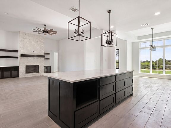 3rd image of 4040 Overlook Way