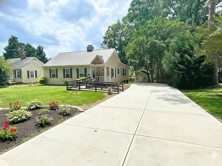 1429 Lyon Ct — Photo 15