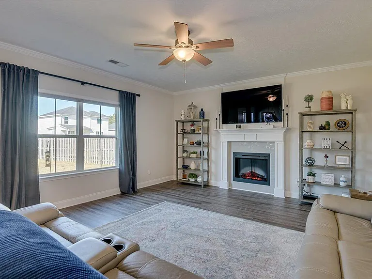 533 Fermoy Ln — Photo 8