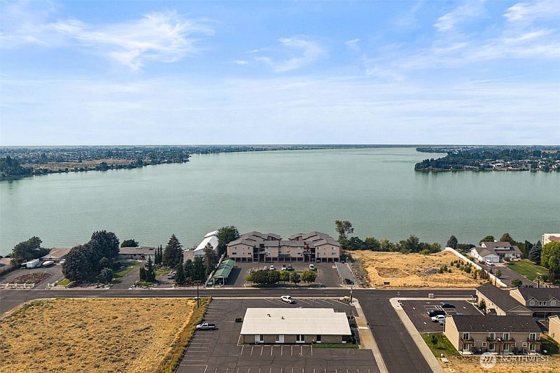 3rd image of 2900 W Marina Drive #202