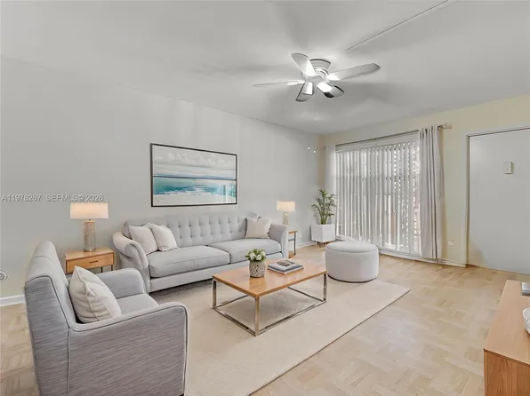 2050 NE 39th St APT W212, Pompano Beach, FL 33064