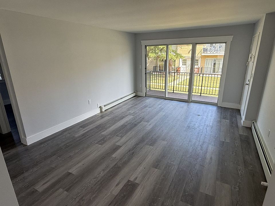 1st image of 33 Willow Dr #2505