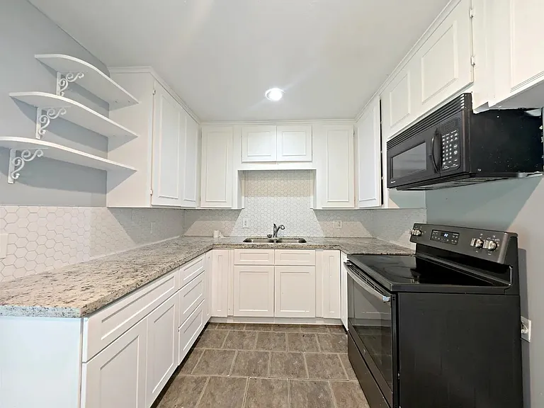 255 Smelker Ave — Photo 5