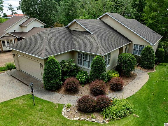 2nd image of 1055 Lakeview Dr