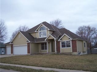 504 Fieldcrest Dr, Harrisonville, MO 64701