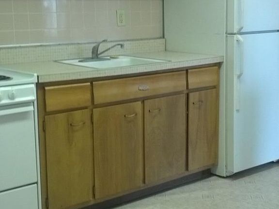 2nd image of 322 N 1st St Floor 2