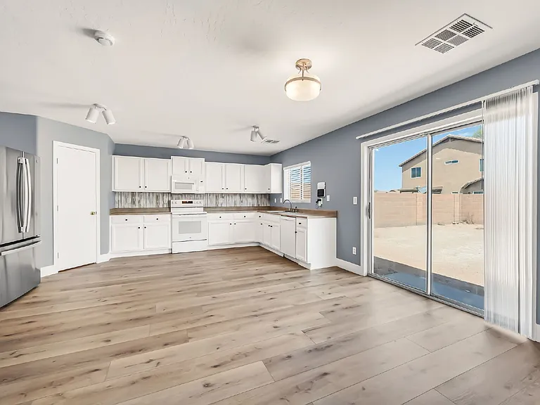 2422 E Olivine Rd — Photo 19