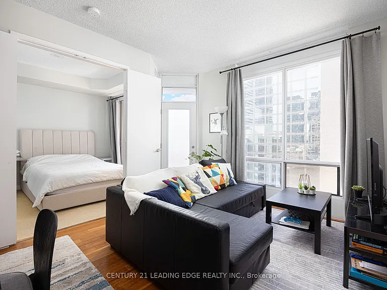 85 Bloor St E #1413 — Photo 6