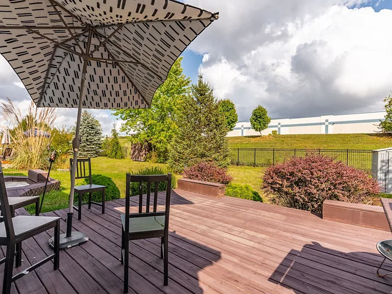 Shadowbrook Dr — Photo 42