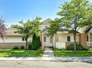 29675 Olympia Ct, Farmington, MI 48336