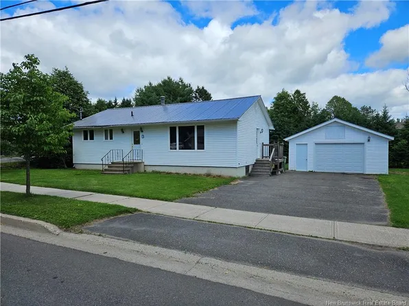 4 Hollybrook St, Fredericton, NB E3A 4N7