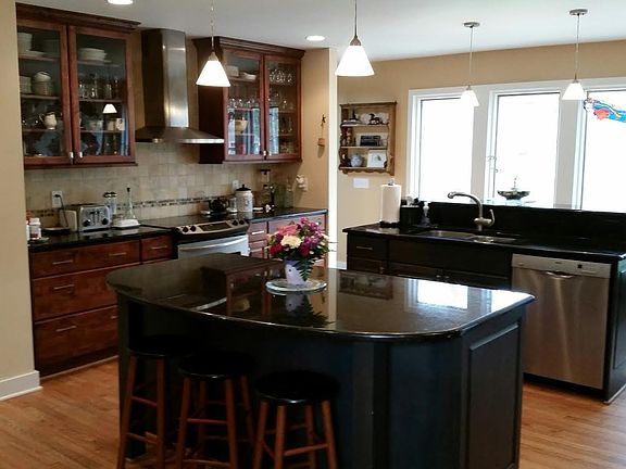 3rd image of 103 Oakstone Dr