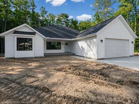 4251 Janice Ct, Fort Gratiot, MI 48059