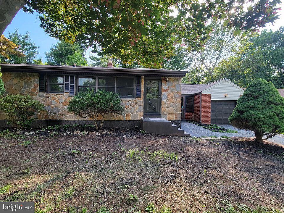 1st image of 2 Woodcroft Ln