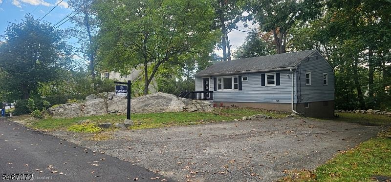 1st image of 26 Woods Edge Rd
