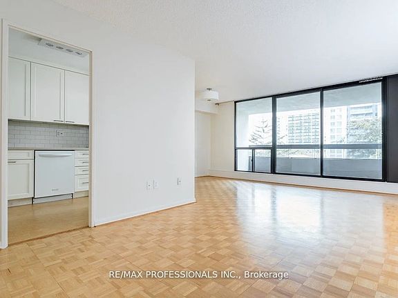 2nd image of 100 Quebec Ave #407