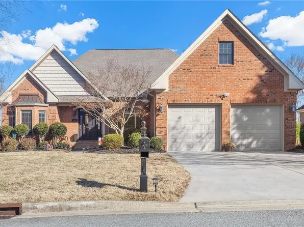 108 Breckenridge Dr, Thomasville, NC 27360