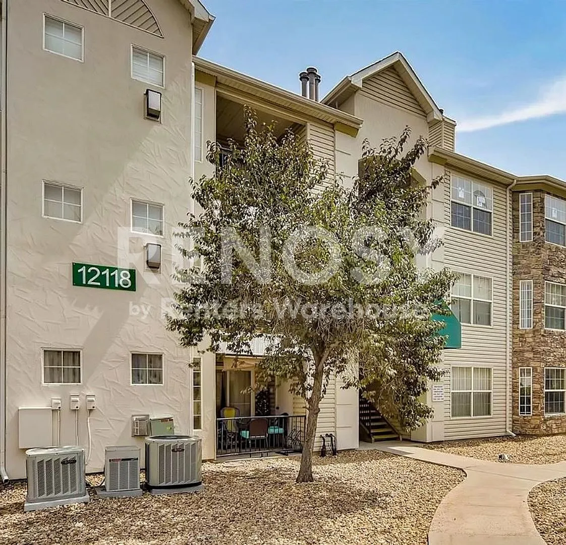 Available August 2026 - 2 bedroom + Office Penthouse condo new paint, carpet, Whirlpool appliance... — Photo 1