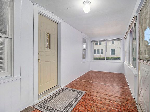 2nd image of 1001 S Emerson Ave