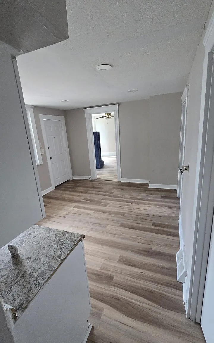 3 bed, 1112 sqft, $1,590 — Photo 3