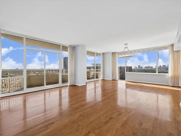 15 Greenway Plz Unit 14F, Houston, TX 77046