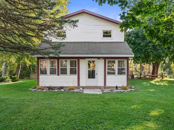 1934 Fremont STREET, East Troy, WI 53120