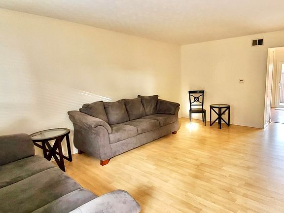 3rd image of 1768 Willoway Cir S