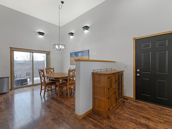 4th image of 2310 Meadow Ln